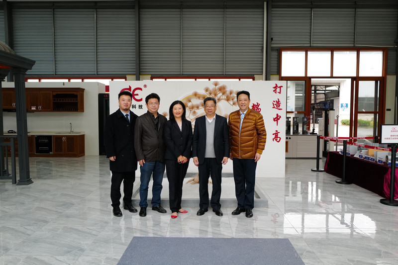 陳剛：貴州鋁廠黨委書記；中國鋁業貴州分公司總經理